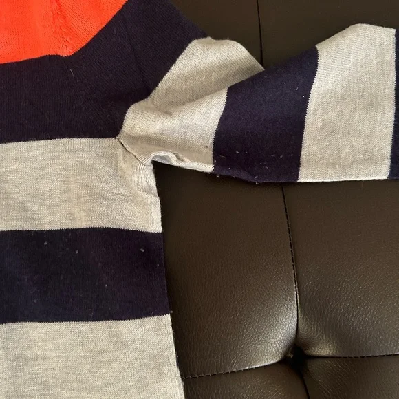 GAP Sweater - Picture 8 of 10